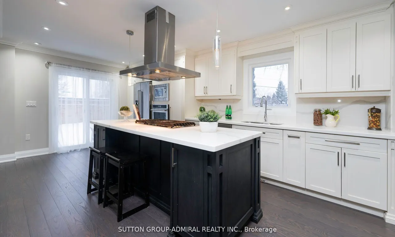29 Roxborough Lane, Vaughan, ON L4J 4T1