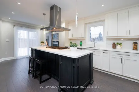 29 Roxborough Lane, Vaughan, ON L4J 4T1