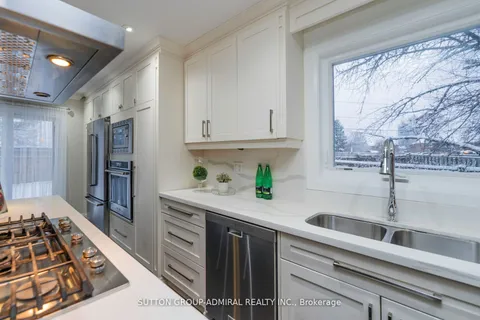 29 Roxborough Lane, Vaughan, ON L4J 4T1