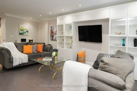 29 Roxborough Lane, Vaughan, ON L4J 4T1
