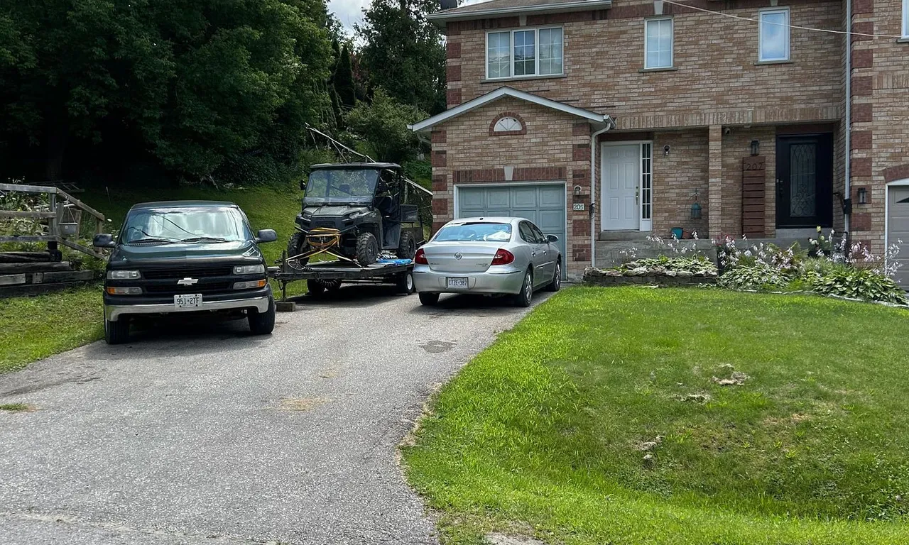 205 Parkway Ave, Georgina, ON L4P 4E1