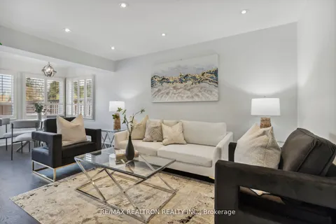 136 Millcroft Way, Vaughan, ON L4J 6P7