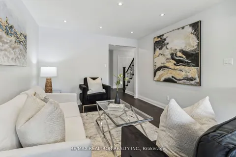 136 Millcroft Way, Vaughan, ON L4J 6P7