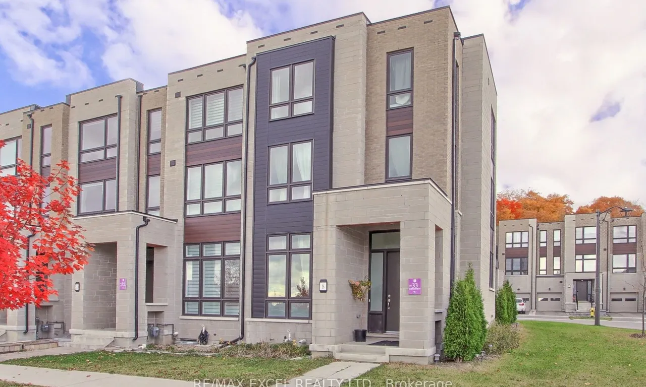 8 Lord Melborne St, Markham, ON L6C 0Z5