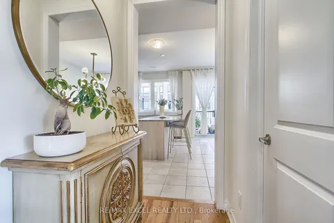 8 Lord Melborne St, Markham, ON L6C 0Z5