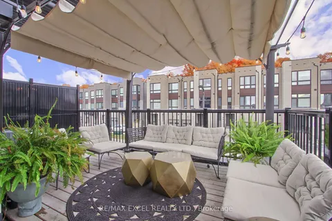 8 Lord Melborne St, Markham, ON L6C 0Z5