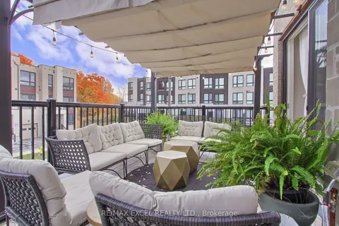 8 Lord Melborne St, Markham, ON L6C 0Z5