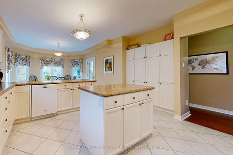 37 Willow Farm Lane, Aurora, ON L4G 6K1