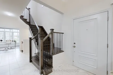 1 Kenneth Ross Bend, East Gwillimbury, ON L9N 0T7