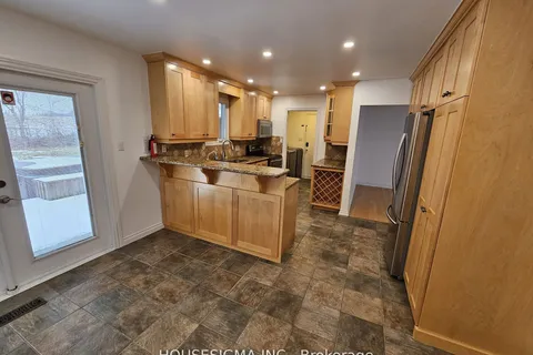 176 Old Homestead Rd, Georgina, ON L4P 3C8