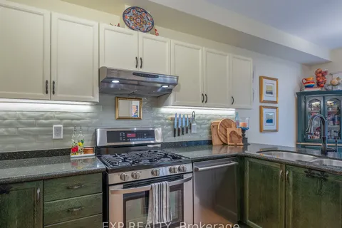 286 Denise Circ, Newmarket, ON L3X 2J9