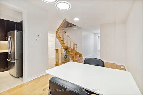 7 Napanee St, Richmond Hill, ON L4E 0X4