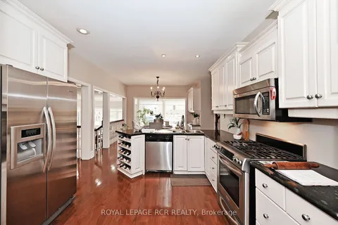 206 Corner Ridge Rd, Aurora, ON L4G 6L5