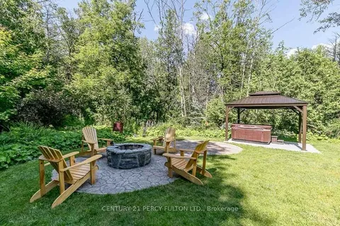 374 Regional Road 8 Rd, Uxbridge, ON L9P 1R1