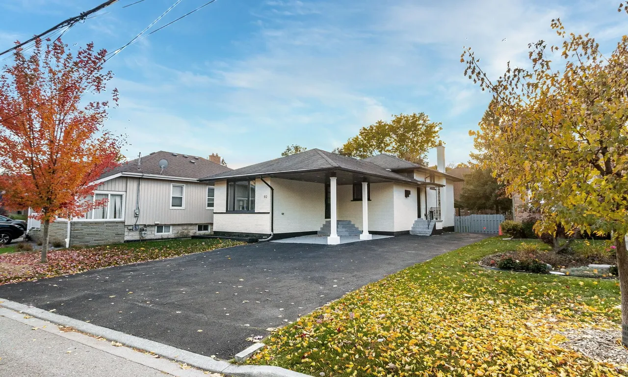 92 Clarence St, Vaughan, ON L4L 1L3