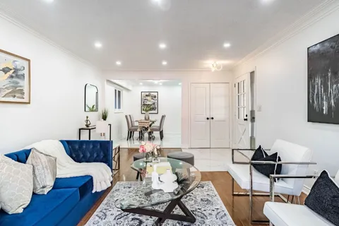 92 Clarence St, Vaughan, ON L4L 1L3