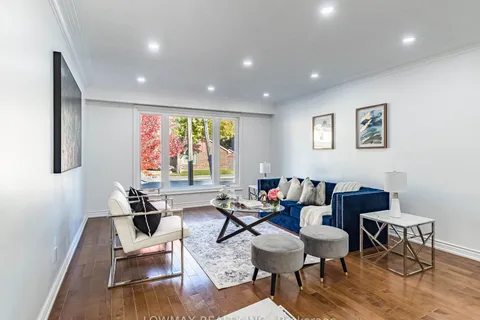 92 Clarence St, Vaughan, ON L4L 1L3