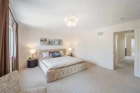 34 Brookview Dr, Bradford West Gwillimbury, ON L3Z 0S5