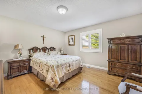 5 Charmaine Cres, Adjala-Tosorontio, ON L0M 1J0