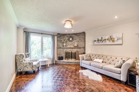 79 Lunau Lane, Markham, ON L3T 5N1