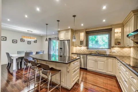 79 Lunau Lane, Markham, ON L3T 5N1