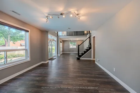 36 Glen Oak Crt, Barrie, ON L4M 6M4