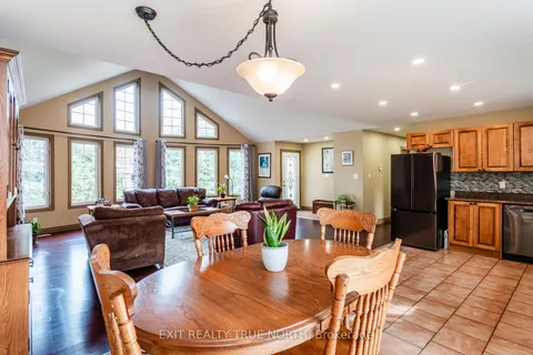 24 Wakunda Cres, Tiny, ON L9M 0B2