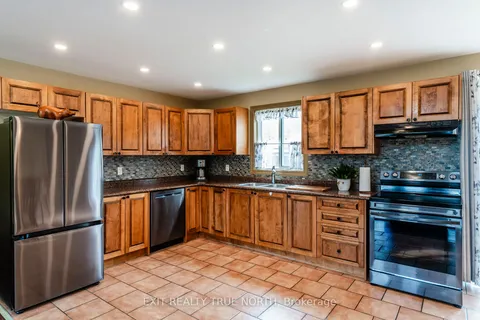 24 Wakunda Cres, Tiny, ON L9M 0B2