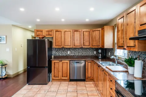 24 Wakunda Cres, Tiny, ON L9M 0B2