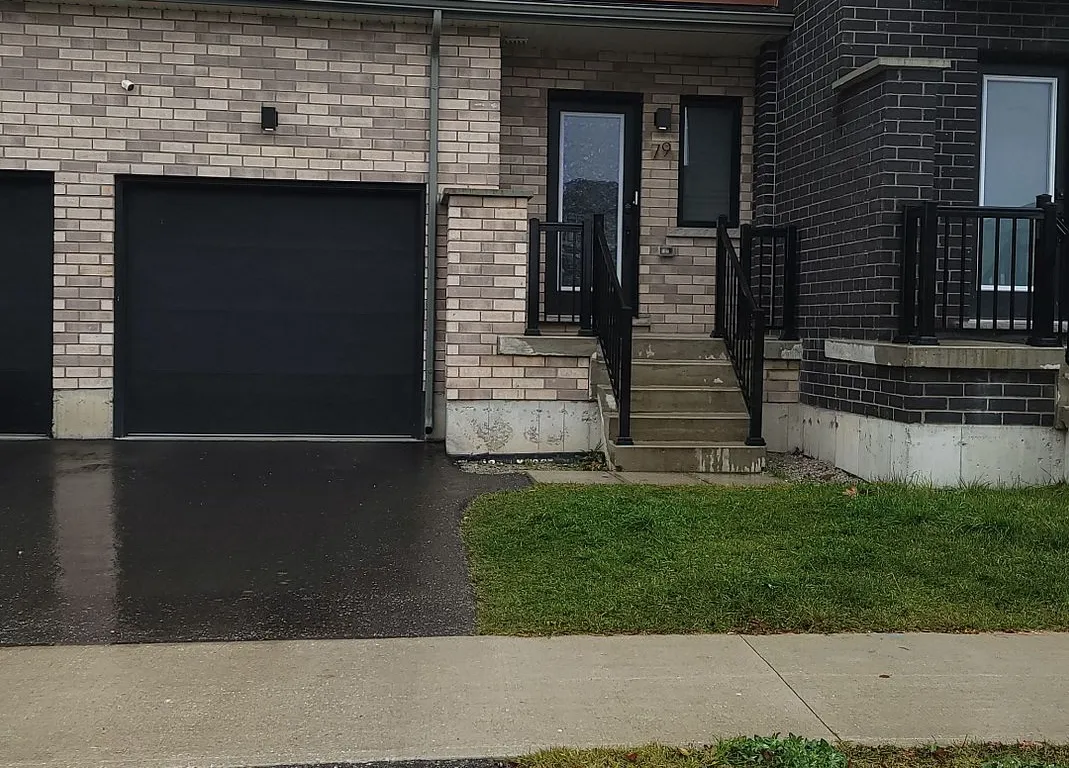 79 Gateland Dr, Barrie, ON L4N 6K7