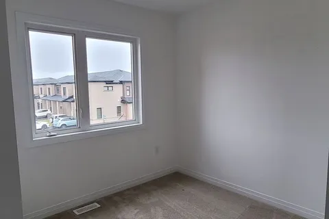 79 Gateland Dr, Barrie, ON L4N 6K7
