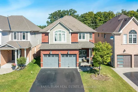 64 Westminster Circ, Barrie, ON L4M 0A5