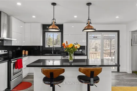 81 ROYAL BEECH Dr, Wasaga Beach, ON L9Z 1H5