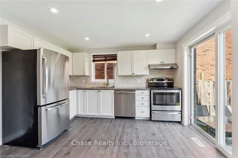 46 SYDENHAM WELLS, Barrie, ON L4M 6R4