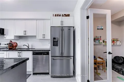 66 Pumpkin Corner Cres, Barrie, ON L9J 0T8