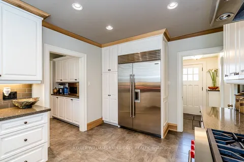 60 High St, Barrie, ON L4N 1W4