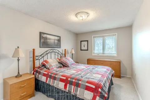 31 Little Ave, Barrie, ON L4N 2Z4