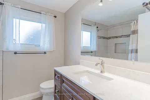 31 Little Ave, Barrie, ON L4N 2Z4