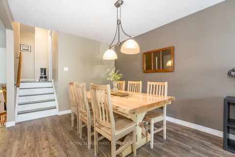 33 Roslyn Rd, Barrie, ON L4M 2X5