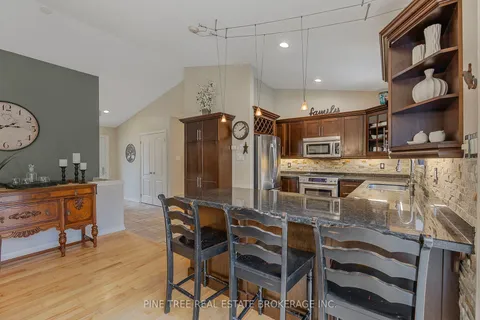 30 Hickory Lane, Oro-Medonte, ON L0K 1E0