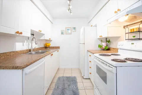22 Mccausland Crt, Barrie, ON L4N 6C2