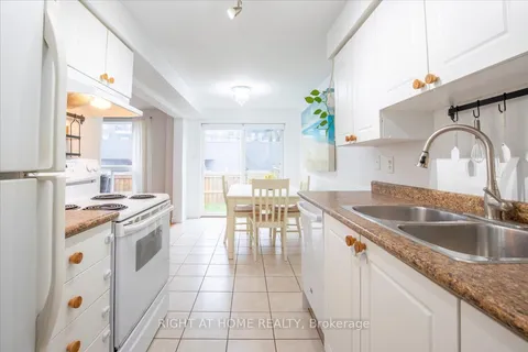 22 Mccausland Crt, Barrie, ON L4N 6C2