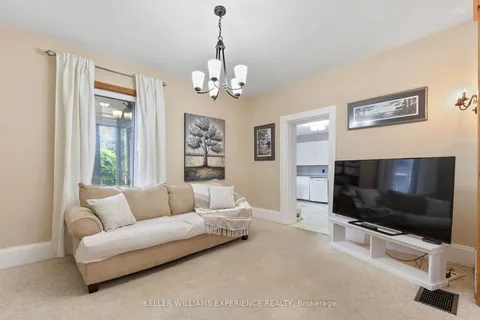 457 Queen St, Midland, ON L4R 3J3