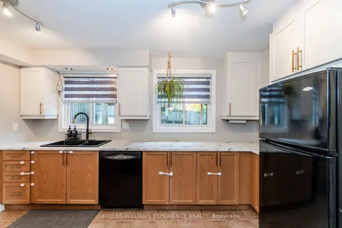 80 Woodland Dr, Midland, ON L4R 4E1
