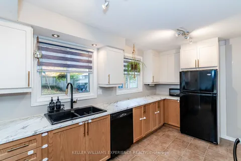80 Woodland Dr, Midland, ON L4R 4E1