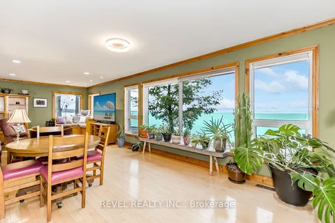 8 Willow Dr, Tiny, ON L9M 1P1