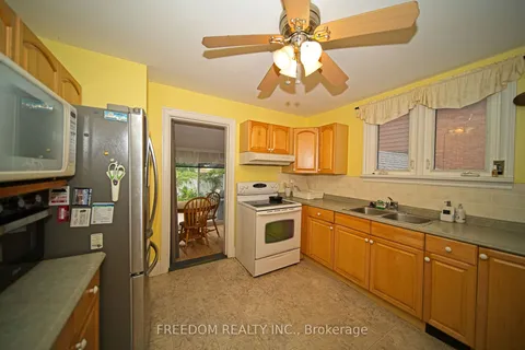 86 Neywash St, Orillia, ON L3V 1X5