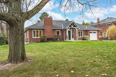 68 Dundonald St, Barrie, ON L4M 3T3