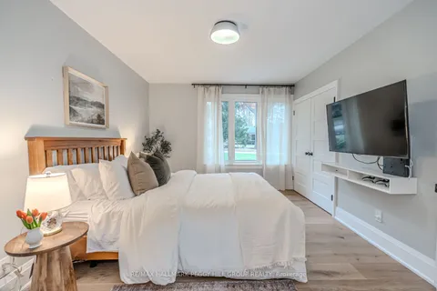 68 Dundonald St, Barrie, ON L4M 3T3