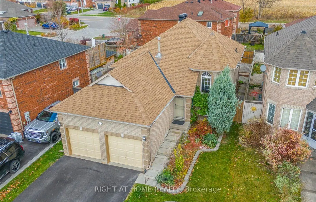 4 Hewitt Pl, Barrie, ON L4M 7B3